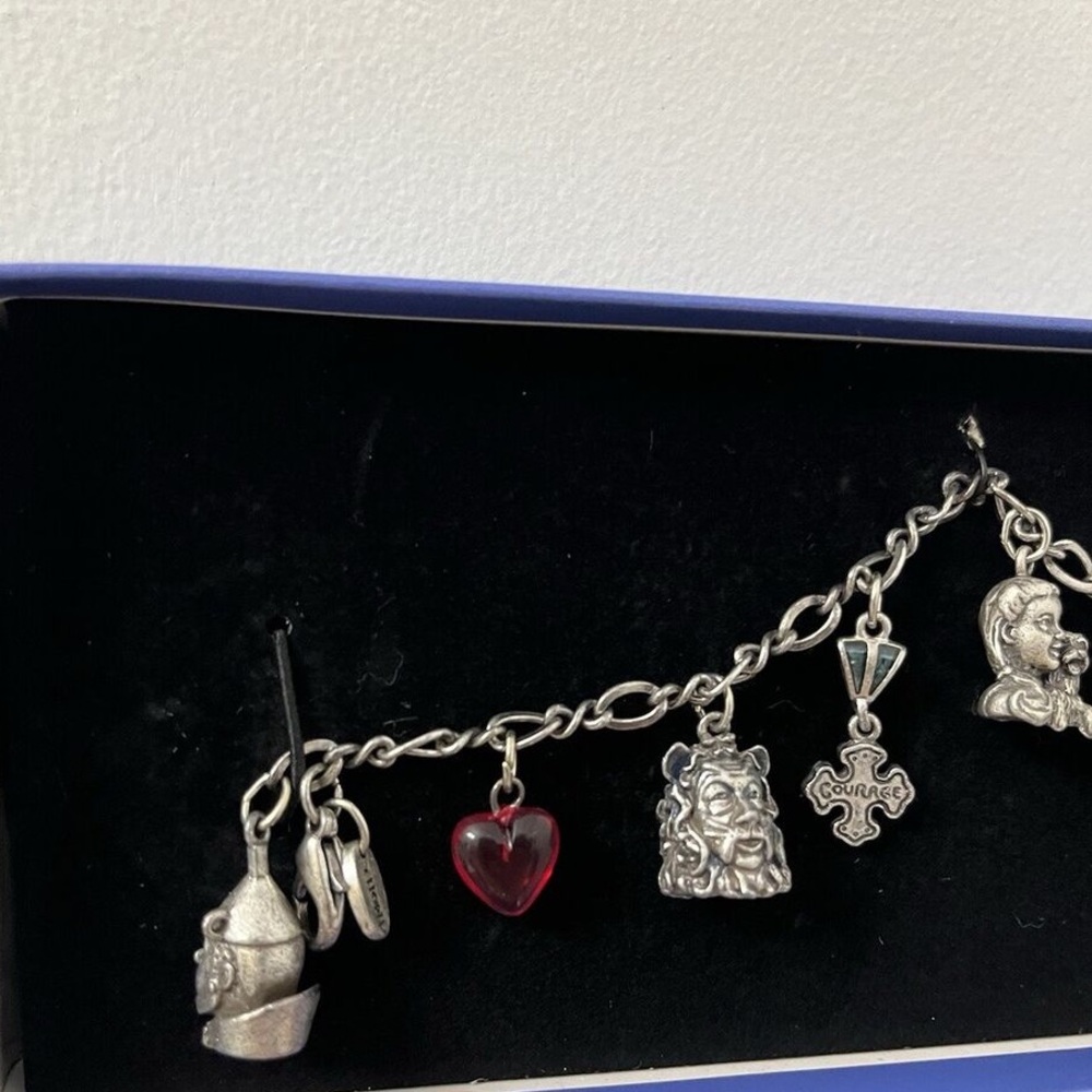 SO WICKED!! VTG Wizard of Oz Charm Bracelet! - Picture 9 of 10